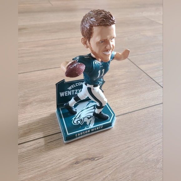 Carson Wentz NFL bobblehead & Brxlz - Picture 5 of 13